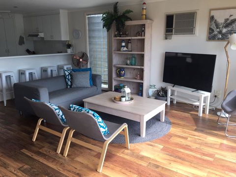 The Esplanade Holiday Home - VIC Tourism 1