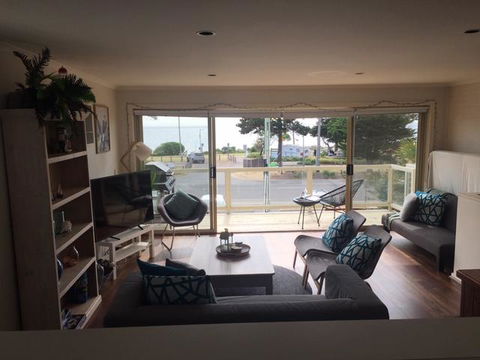 The Esplanade Holiday Home - VIC Tourism 2