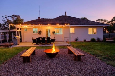 The Farmhouse. - VIC Tourism 1