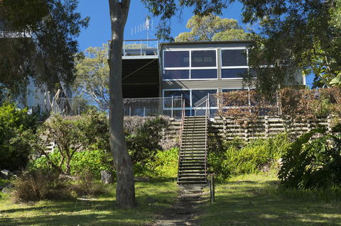 The Folly - VIC Tourism 0