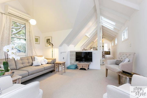 The Gatehouse - Light Filled Cottage In The Leafy Suburb Of Hawthorn - VIC Tourism 0