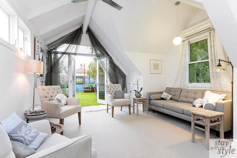 The Gatehouse - Light Filled Cottage In The Leafy Suburb Of Hawthorn - VIC Tourism 1