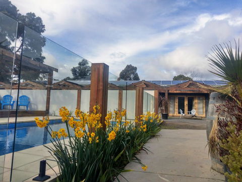 The Happy Wanderer Motel - VIC Tourism 0