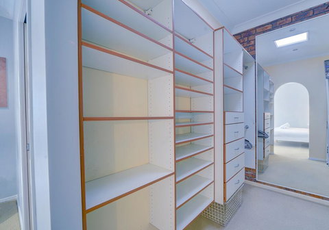 The Hillside House - VIC Tourism 3