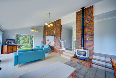 The Hillside House - VIC Tourism 2