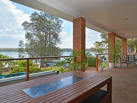 The House On The Lake @ Fishing Point, Lake Macquarie - Honestly Put The Line In And Catch Fish - VIC Tourism 0