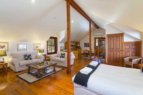 The Mews Studio - VIC Tourism 1