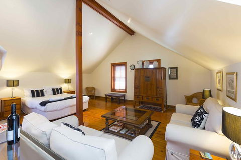 The Mews Studio - VIC Tourism 2