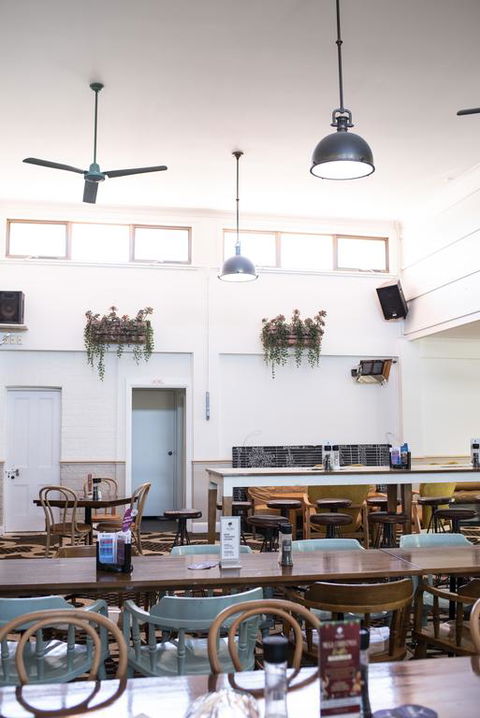 The Oaks Hotel - VIC Tourism 3