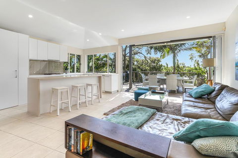 The Peachy Life, Sunshine Beach - VIC Tourism 3