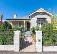 The Pearl on Prince  Stylish Cottage CBD Wifi - VIC Tourism