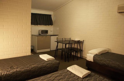 The Plains Motor Inn - VIC Tourism 3