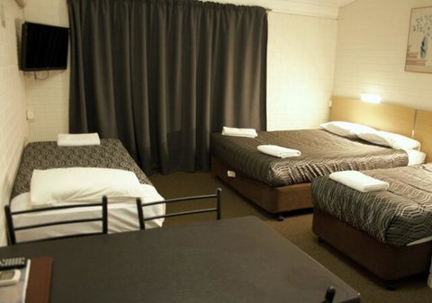 The Plains Motor Inn - VIC Tourism 2