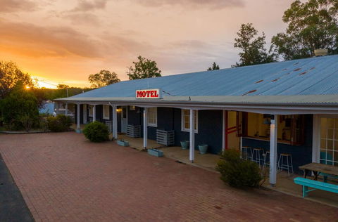 The Platypus Accommodation & Cafe - VIC Tourism 1
