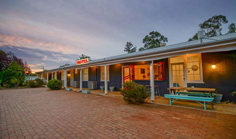 The Platypus Accommodation & Cafe - VIC Tourism 0