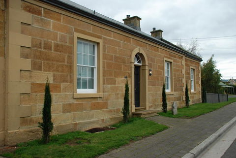 The Red Feather Inn - VIC Tourism 1