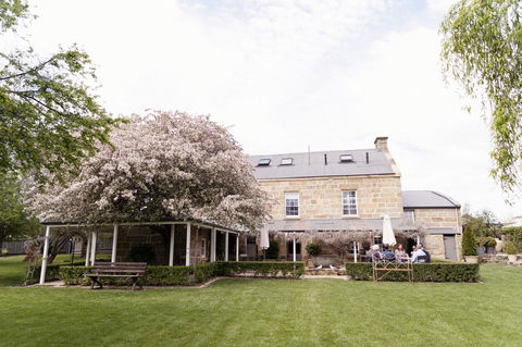 The Red Feather Inn - VIC Tourism 2