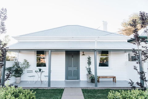The Repose - Boutique Cottage - VIC Tourism 0
