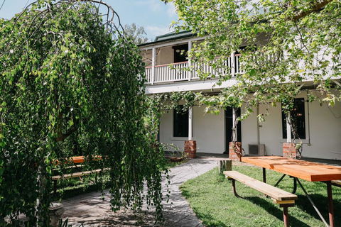The Robin Hood Inn - VIC Tourism 0