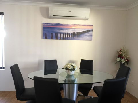 The Royal Dolphin Holiday Home - VIC Tourism 3
