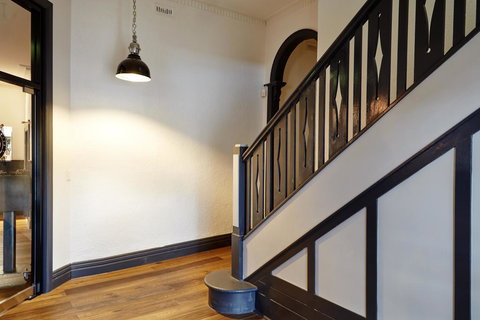 The Royal Hotel, Drouin - VIC Tourism 2