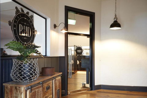 The Royal Hotel, Drouin - VIC Tourism 0