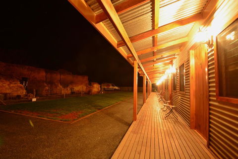 The Silverton Hotel - VIC Tourism 1