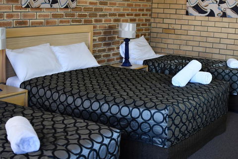The Town House Motor Inn - VIC Tourism 3