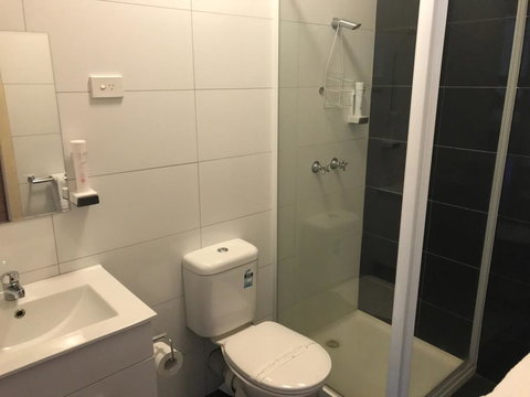 The Wharf Hotel - VIC Tourism 0