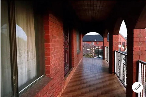 Thomastown Antique House Room 1 - VIC Tourism 2