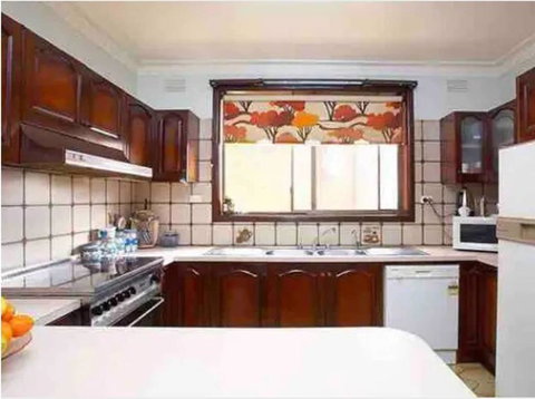 Thomastown Antique House Room 1 - VIC Tourism 1