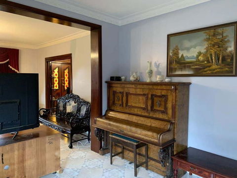 Thomastown Antique House Room 3 - VIC Tourism 2