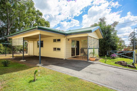 Tiaro Tourist Stopover - VIC Tourism 1