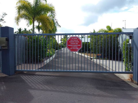 Tin Can Bay Marina Villas - VIC Tourism 3