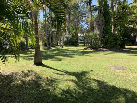 Tin Can Bay Motel - VIC Tourism 3