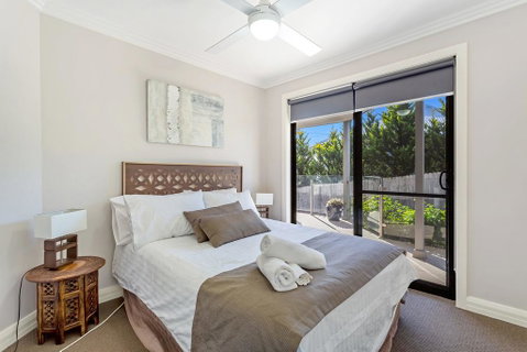 Tomaree Road, 16 - VIC Tourism 2