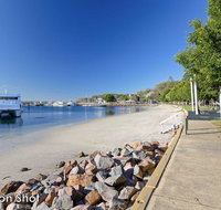 Tomaree Townhouse' 5/26-28 Tomaree Street - large air conditioned townhouse  WIFI - VIC Tourism