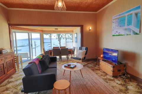 Tommy's Lakehouse - VIC Tourism 2