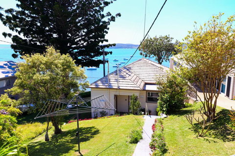 Tommy's Lakehouse - VIC Tourism 1