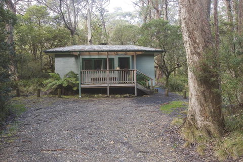 Toms Cabin - VIC Tourism 1
