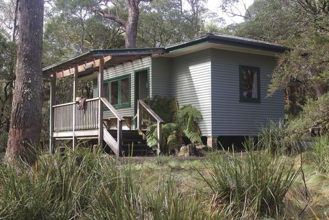 Toms Cabin - VIC Tourism 0