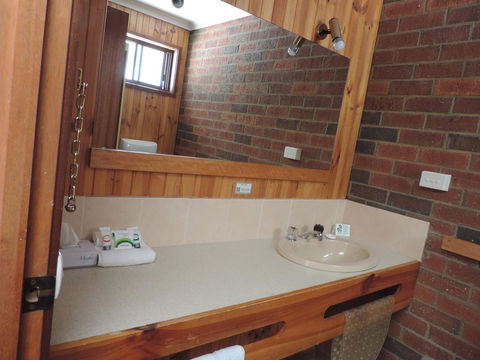 Tooleybuc Country Roads Motor Inn - VIC Tourism 1