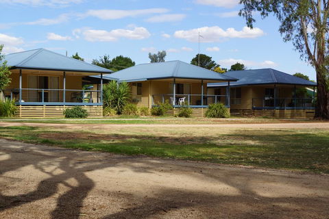 Tooleybuc River Retreat Villas - VIC Tourism 0