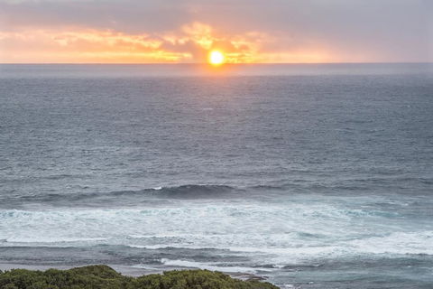 Top Of The Hill - VIC Tourism 1