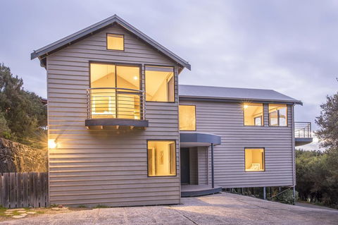 Top Of The Hill - VIC Tourism 0