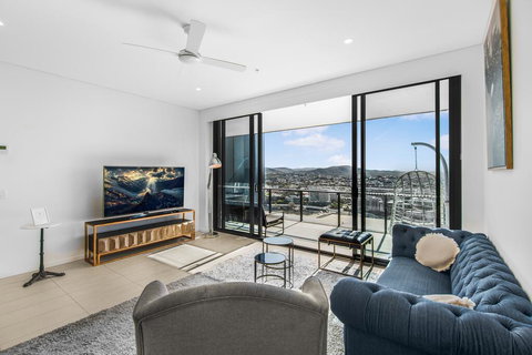 Top Floor 3 Bed Apartment With Million Dollar Views - VIC Tourism 0
