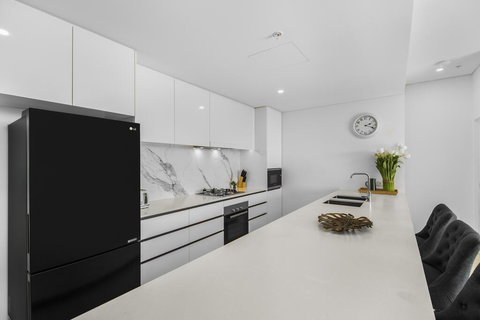 Top Floor 3 Bed Apartment With Million Dollar Views - VIC Tourism 1