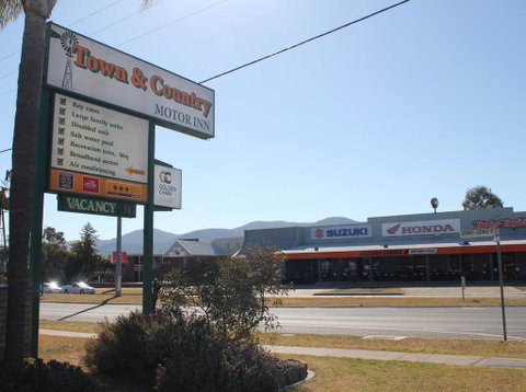 Town And Country Motor Inn - VIC Tourism 3