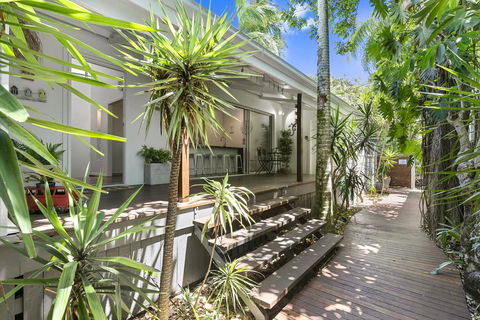 Tranquil & Tropical, Sunshine Beach - VIC Tourism 2