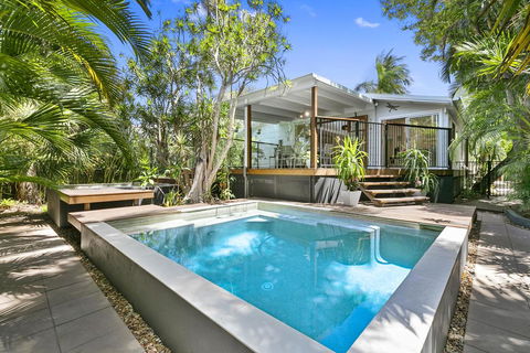 Tranquil & Tropical, Sunshine Beach - VIC Tourism 0